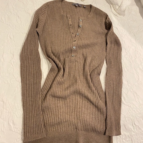 Vince Sweaters - HP🎊🎊🤎Vince sweater great condition 🤎size XS fit between XS-S